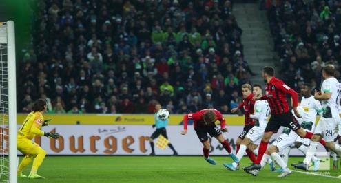 بسبب العاصفة.. شكوك حول إقامة مباراة مونشنجلادباخ وكولون بالدوري الألماني